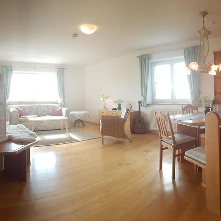 Wunderschoene Ferienwohnung Mit Seeblick Zell am Moos Ngoại thất bức ảnh