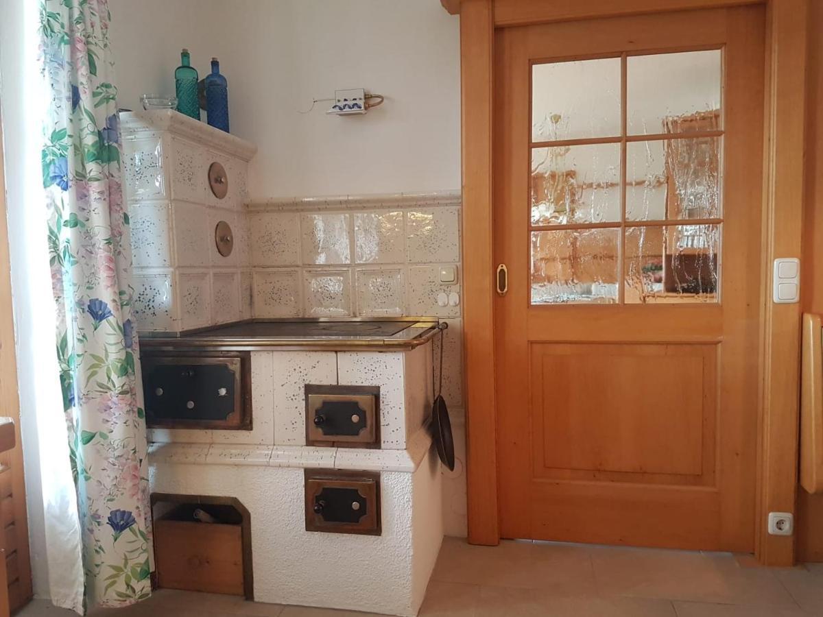 Wunderschoene Ferienwohnung Mit Seeblick Zell am Moos Ngoại thất bức ảnh