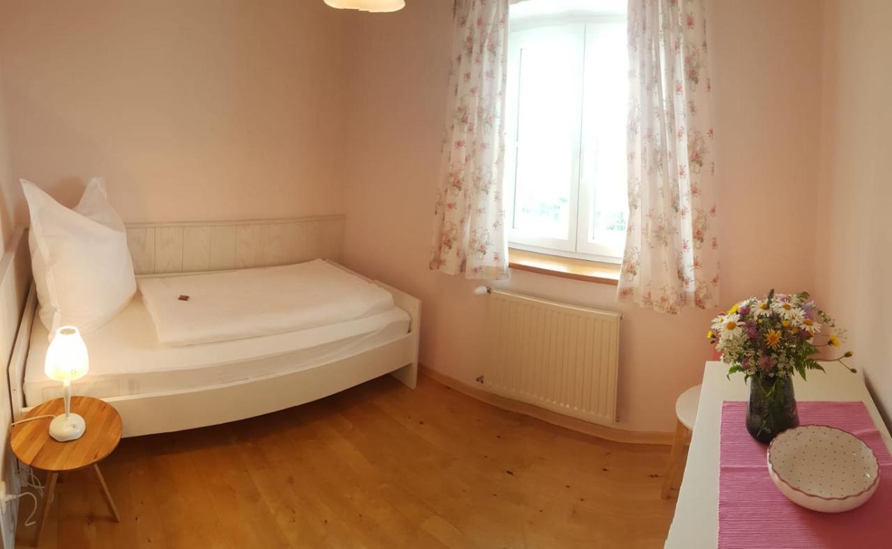 Wunderschoene Ferienwohnung Mit Seeblick Zell am Moos Ngoại thất bức ảnh