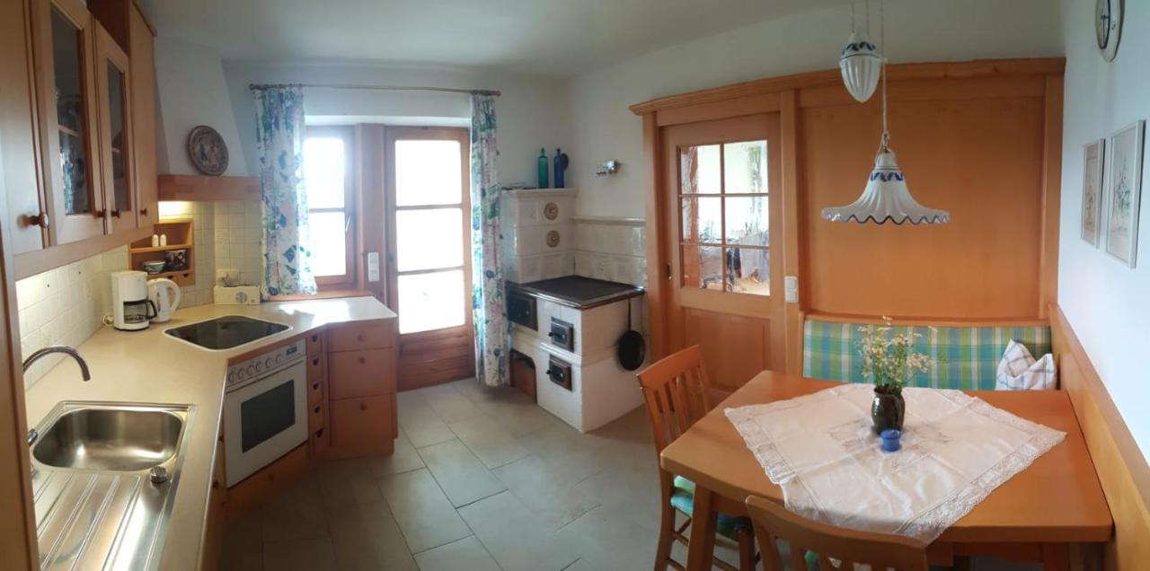 Wunderschoene Ferienwohnung Mit Seeblick Zell am Moos Ngoại thất bức ảnh