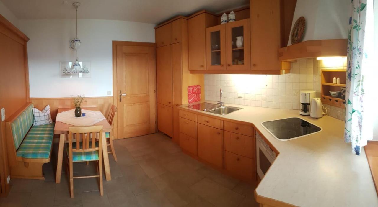 Wunderschoene Ferienwohnung Mit Seeblick Zell am Moos Ngoại thất bức ảnh